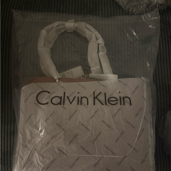 Calvin Klein womens Garnet Triple Compartment Tote - Picture 4 of 4